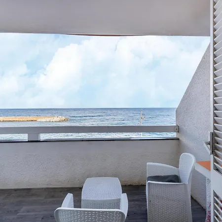 Apartment Beachfront Terrace And Air Conditioning