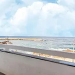 Apartament Beachfront Terrace And Air Conditioning *