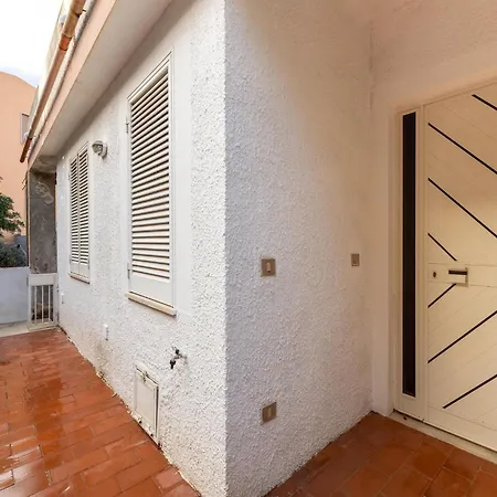 Beachfront Terrace And Air Conditioning דירה *