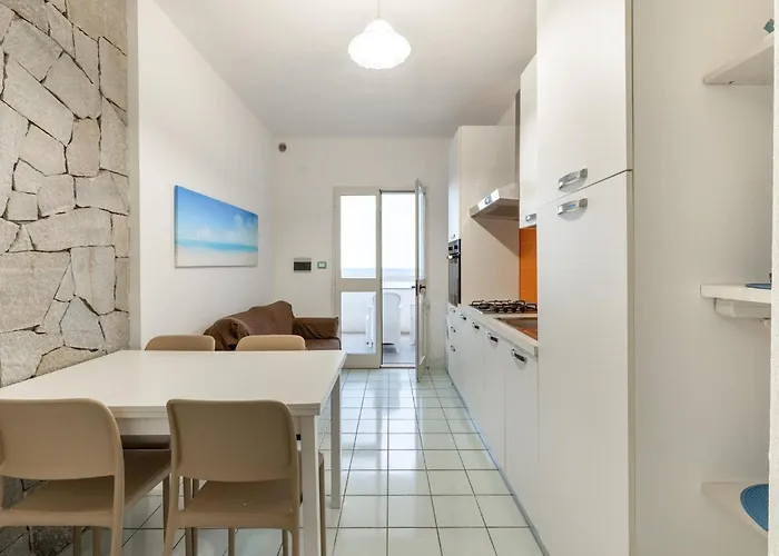 Apartman With Sea View And Terrace *